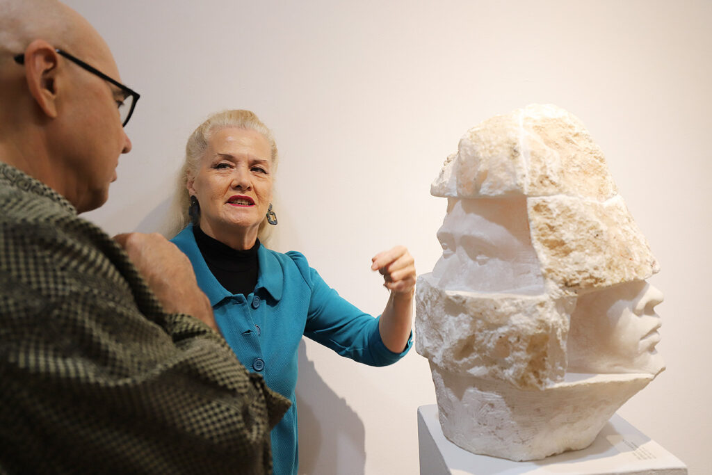 Exposición "LUZ Y SOMBRA. Alabastro esculpido"